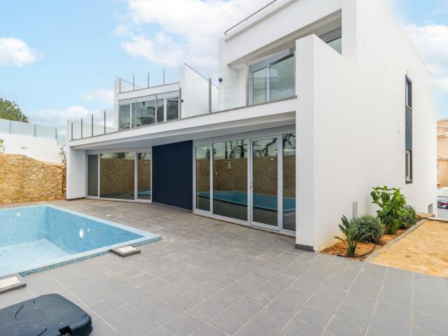 Esta moradia está actualmente em construção, com conclusão p. 277m² Lagos
