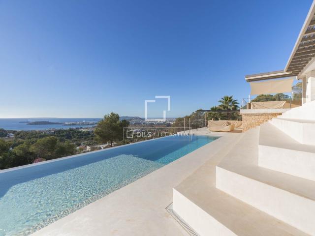Esta opulenta villa de 462 m² personifica la vida de lujo en. 462m² Can maña
