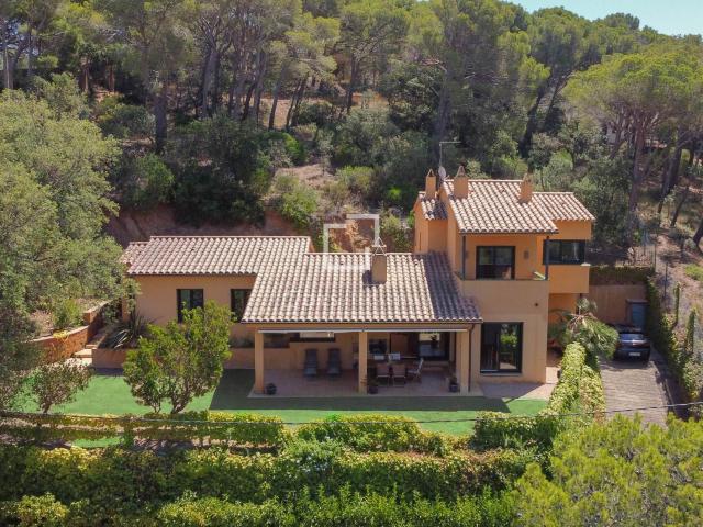 Esta acogedora y encantadora villa independiente en Tamariu. 250m² Tamariu