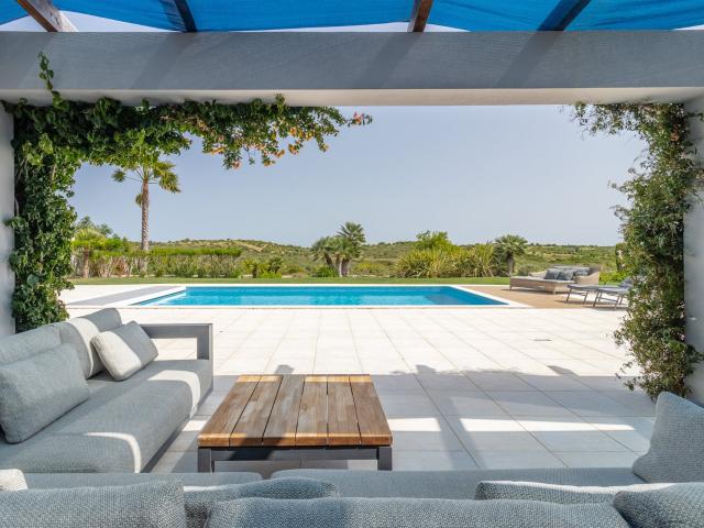 Esta bela moradia 3+2 está situada numa localização idílica. 190m² Lagos