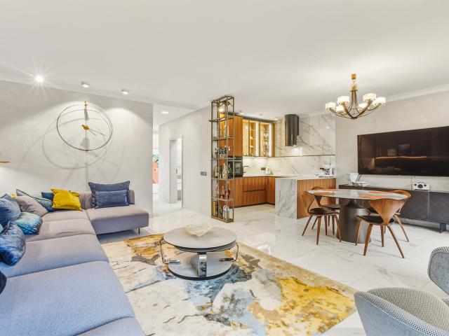 Esta belíssima moradia de três quartos, totalmente renovada. 217m² Lagos
