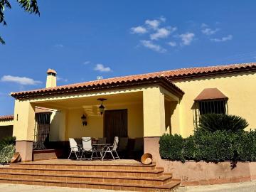 Esta casa de campo bellamente presentada se encuentra en una. 200m² Berlanga