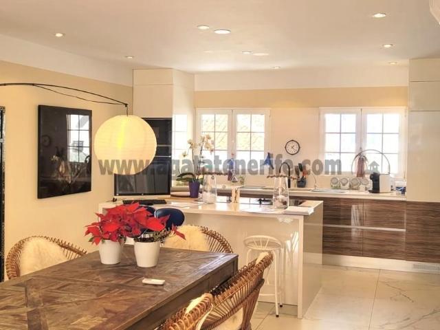 Esta casa luminosa y espaciosa se encuentra en el pequeño y. 420m² Tejina de Isora