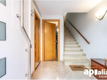 Esta casa unifamiliar en Creu Alta ofrece los metros y la distribución que una familia necesita par