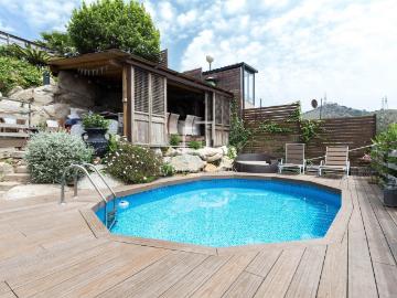 Esta excelente casa adosada se sitúa en Ciudad Diagonal, una. 425m² Esplugues de Llobregat