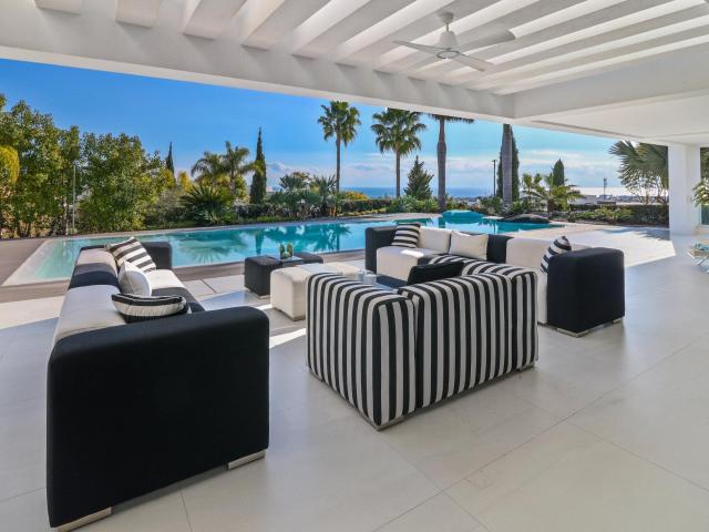 Una villa contemporánea de lujo de seis dormitorios en venta. 794m² Benahavís