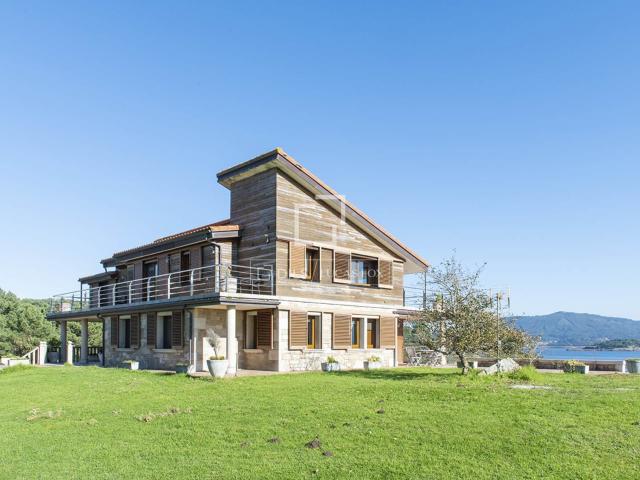 Esta excepcional villa está construida con materiales de pri. 503m² Muros extrarradio