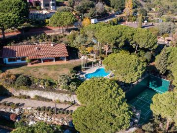 Esta excepcional vivienda familiar fue totalmente renovada e. 698m² Cabrera de Mar