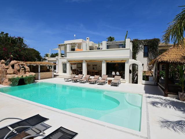 Esta extraordinaria villa de lujo se encuentra en la prestig. 548m² Santa Eulalia del Río
