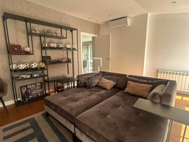 Esta elegante residencia destaca por su diseño moderno y por. 680m² Alcobendas y la Moraleja