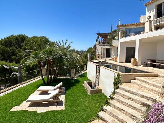 Esta elegante villa mediterránea junto al mar en Altea es un. 359m² Altea la Vella