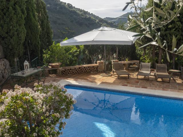 Esta encantadora casa de campo en venta se encuentra en un e. 295m² Sayalonga