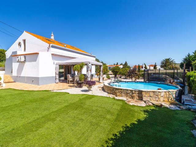 Esta encantadora propriedade de aldeia oferece uma combinaçã. 180m² Budens
