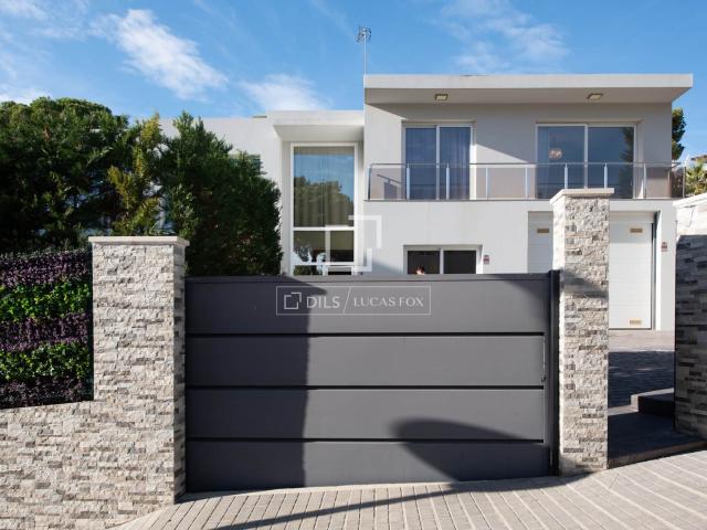 Esta encantadora villa en venta se ubica en una zona residen. 346m² Sant Antoni de Calonge