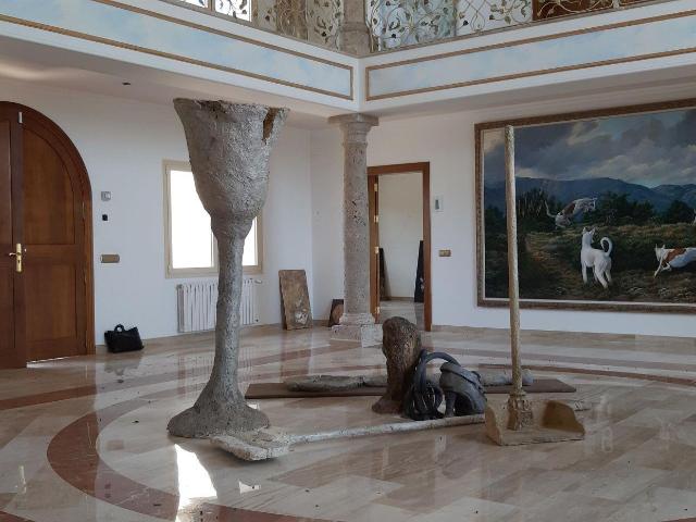 Esta es una casa realmente única ubicada en Muro con hermosa. 602m² Muro