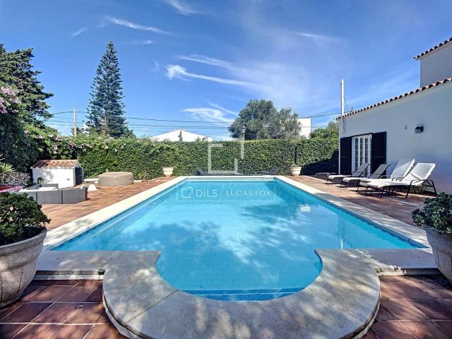 Esta espaciosa villa completamente reformada de 380 m² se ub. 380m² Maó