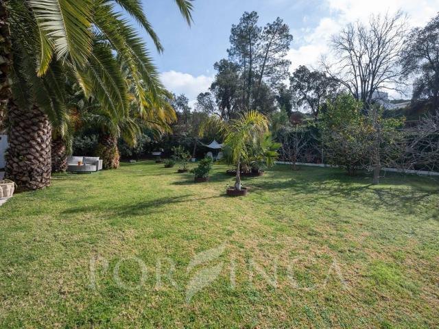 Esta espaciosa y bien cuidada villa, construida en 1986, ha. 300m² Santa Cristina d'Aro