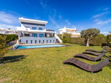 Esta fabulosa moradia de 3+1 quartos situa se na exclusiva z. 169m² Lagos