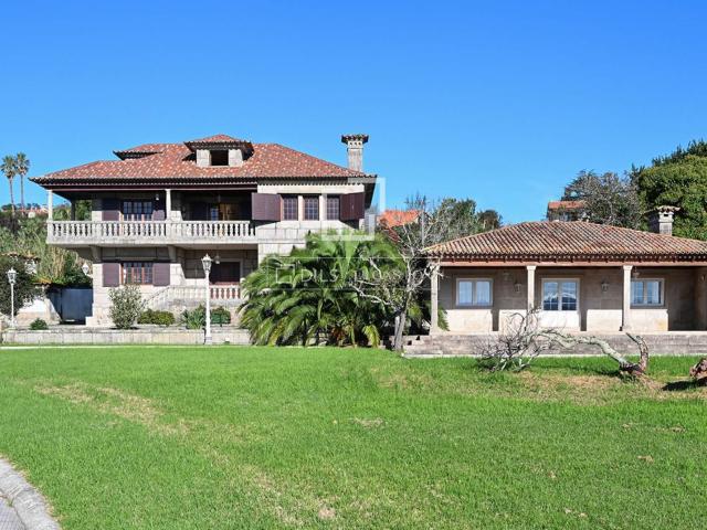 Esta fantástica villa de piedra, la cual necesita ser actua. 1390m² Nigrán