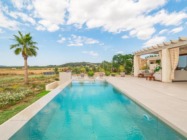 Esta finca de nueva construcción y altas especificaciones en. 260m² San Juan