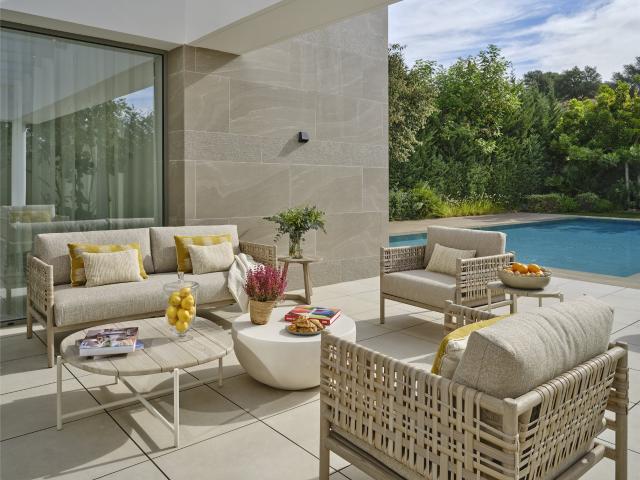Esta impecable villa contemporánea está situada en el enclav. 656m² Estepona