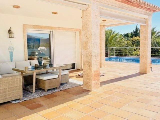 Esta impresionante villa de lujo se encuentra en la exclusiv. 250m² Beniarbeig