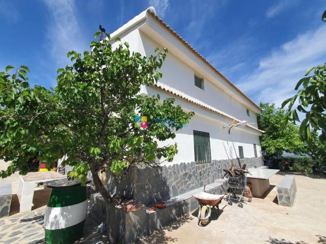 Esta increíble propiedad se encuentra en la cima de la hermo. 175m² Sierro