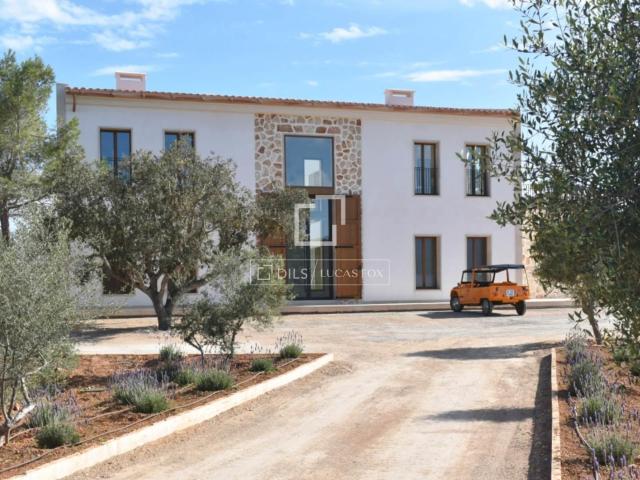Esta lujosa vivienda, con jardín y una gran piscina privada. 412m² Felanitx