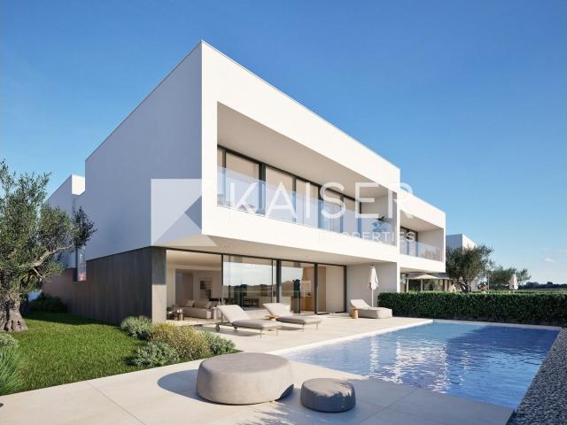 Esta prestigiada moradia a estrear em construção com piscina. 294m² Lagos