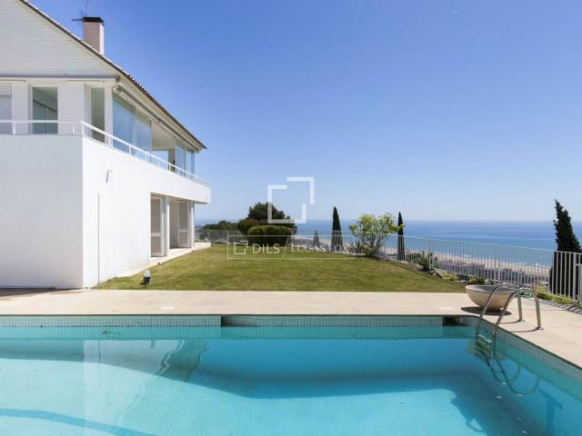 Esta propiedad, completamente privada y tranquila, fue const. 770m² Castelldefels