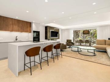 Esta propiedad en primera línea de playa se sitúa en una de. 255m² Estepona