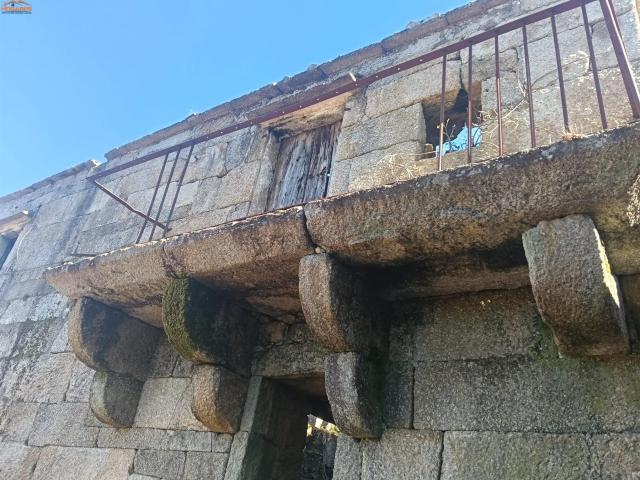 Esta propiedad no es solo una ruina, es un lienzo en blanco. 198m² Salvaterra de Miño