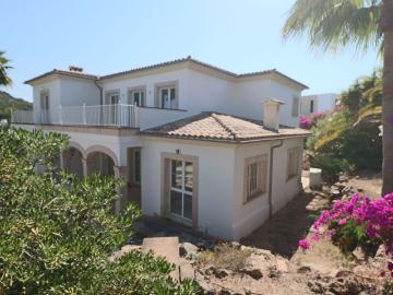 Esta propiedad se asienta sobre una parcela genuinamente gra. 474m² Santa Ponça