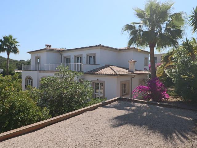 Esta propiedad se asienta sobre una parcela genuinamente gra. 474m² Santa Ponça