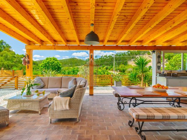 Esta residência rural bem conservada está situada num genero. 205m² Portimão
