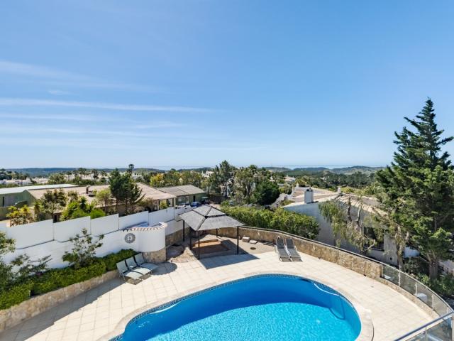 Esta soberba moradia de 4 quartos com piscina privada está s. 233m² Vila do Bispo e Raposeira