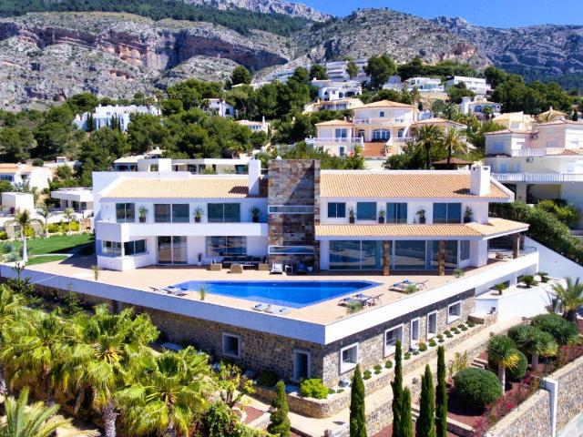 Esta villa moderna de lujo con vistas al mar en Altea en ven. 1600m² Altea