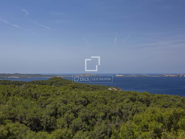 Esta villa contemporánea, situada en lo alto de una colina. 480m² Sant Antoni de Portmany