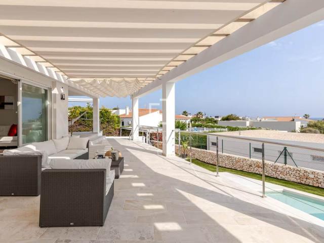 Esta villa de obra nueva de 3 dormitorios se encuentra en el. 200m² Sant Lluís