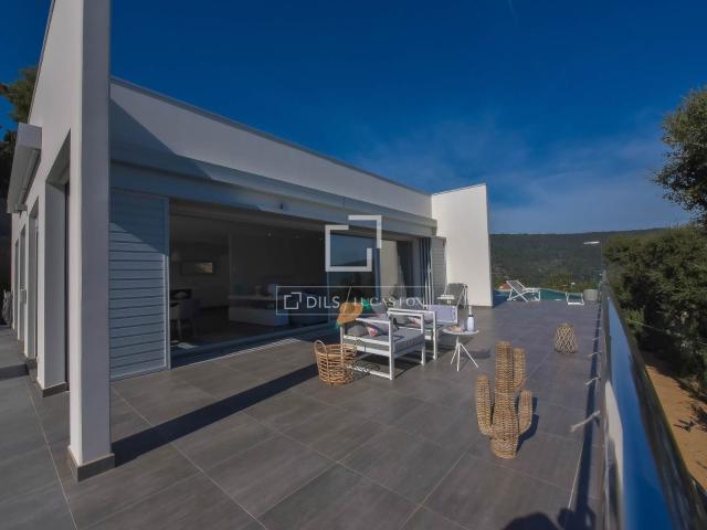 Esta villa de lujo en venta, se ubica en una zona exclusiva. 384m² Calonge