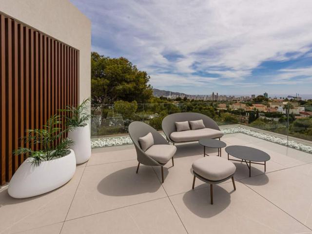 Esta villa de lujo recién construida está situada en la excl. 536m² Benidorm