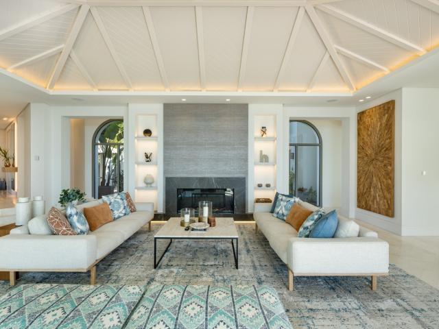Esta villa de tres plantas, completamente renovada en 2022 e. 615m² Benahavís