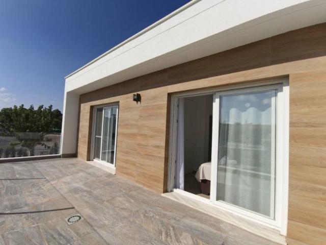 Esta villa esquinera en San Pedro del Pinatar combina un dis. 114m² San Pedro del Pinatar