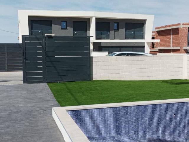 Esta villa se encuentra en Gran Alacant Santa Pola. Se tra. 107m² Alacant
