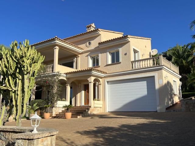 Esta villa, ubicada en la codiciada zona de Nova Santa Ponsa. 324m² Santa Ponça