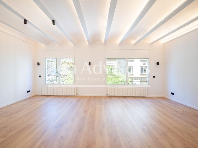 Esta vivienda de lujo reformada a estrenar ha sido disenada. 152m² Barcelona