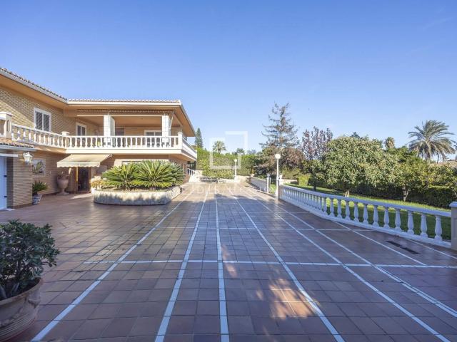 Lucas Fox presenta esta casa en venta en Picasent, Valencia. 325m² L'Alter