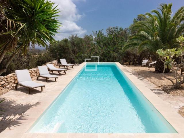 Esta vivienda se encuentra en un lugar tranquilo rodeado de. 169m² Sant Francesc de Formentera