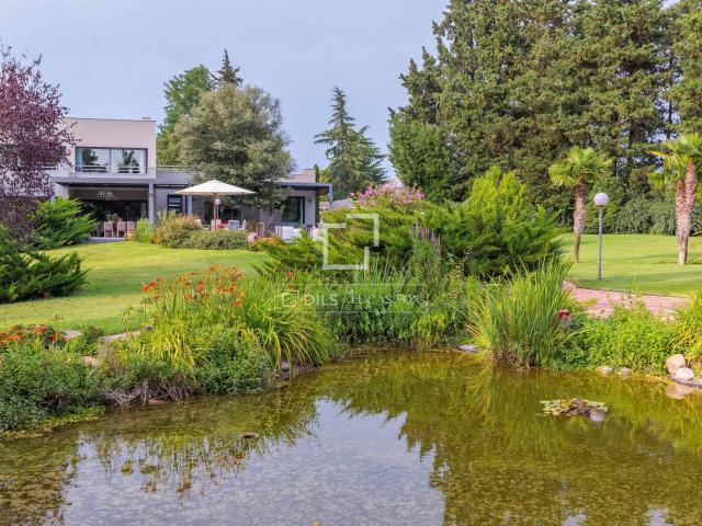 Esta vivienda única se encuentra en una zona privilegiada de. 618m² Fornells de la Selva
