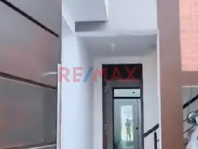 Estacionamiento Nro 01 Para El Edificio De La Urb. Alameda Country Club
